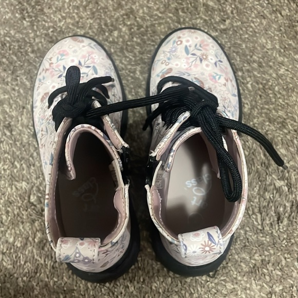 Pink art class Dr Martin knock offs! - Picture 2 of 5